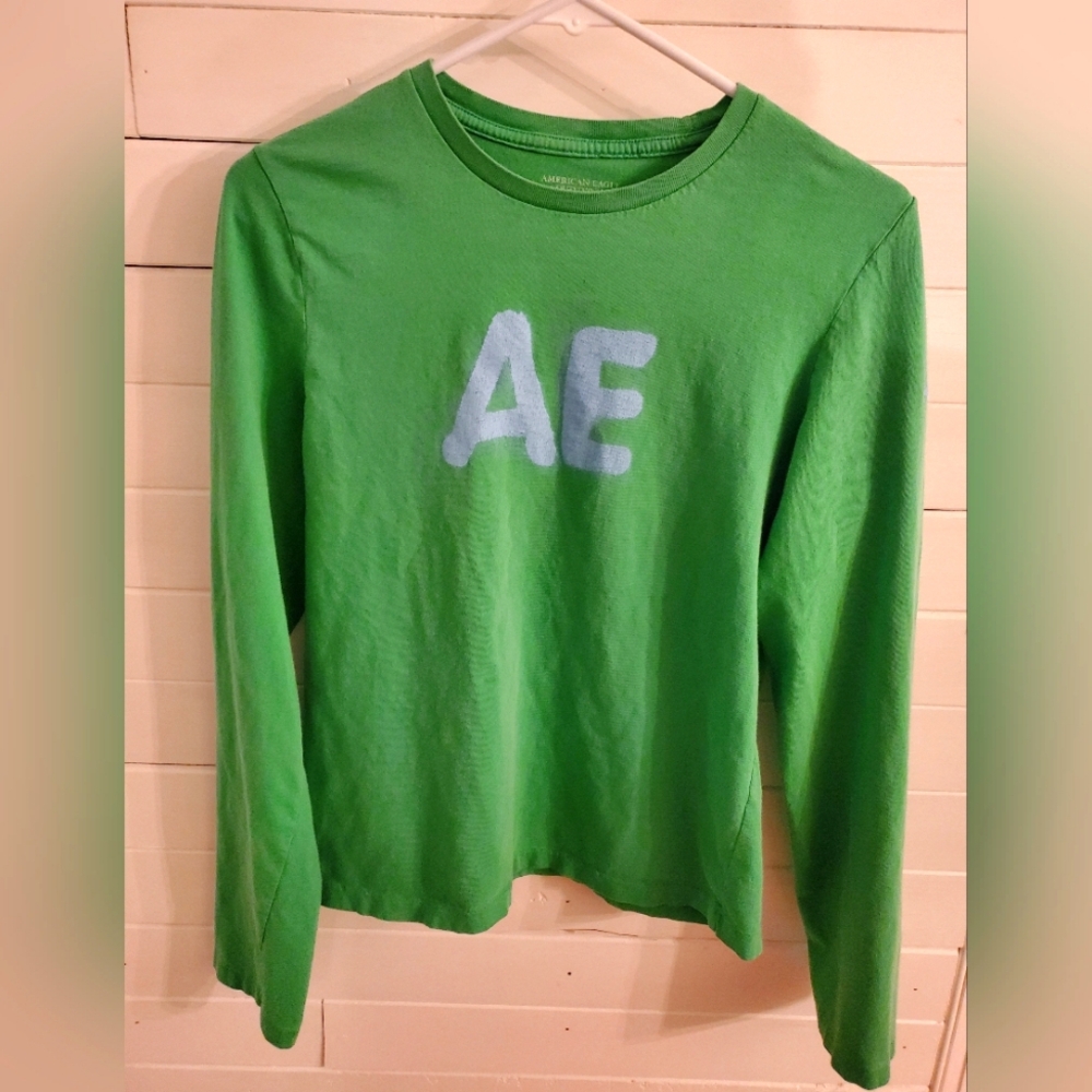 American Eagle Womens slim fit long sleeve shirt